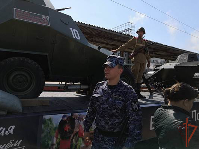 «Поезд Победы» прибыл во Владивосток под звуки военного оркестра Росгвардии 