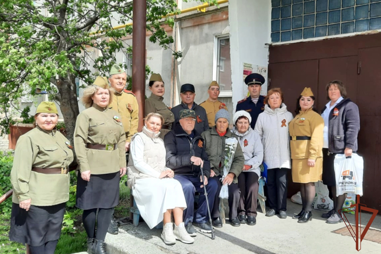 На Урале росгвардейцы поздравили с Днем Победы ветеранов Великой Отечественной войны и тружеников тыла 