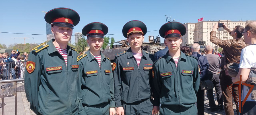 Курсанты Санкт-Петербургского военного института Росгвардии посетили выставку трофейной техники и Музей Победы