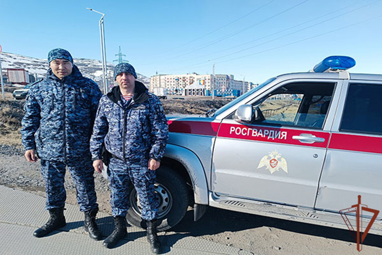 Росгвардейцы ликвидировали возгорание в подъезде жилого дома на Чукотке