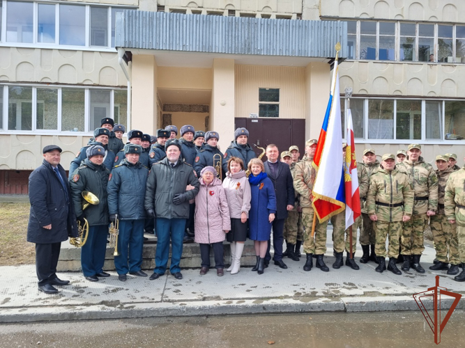 На Урале росгвардейцы поздравили с Днем Победы ветеранов Великой Отечественной войны и тружеников тыла 