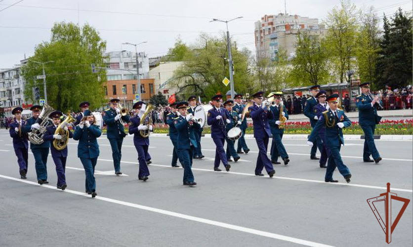Военнослужащие и сотрудники Центрального округа Росгвардии приняли участие в праздничных мероприятиях ко Дню Победы 