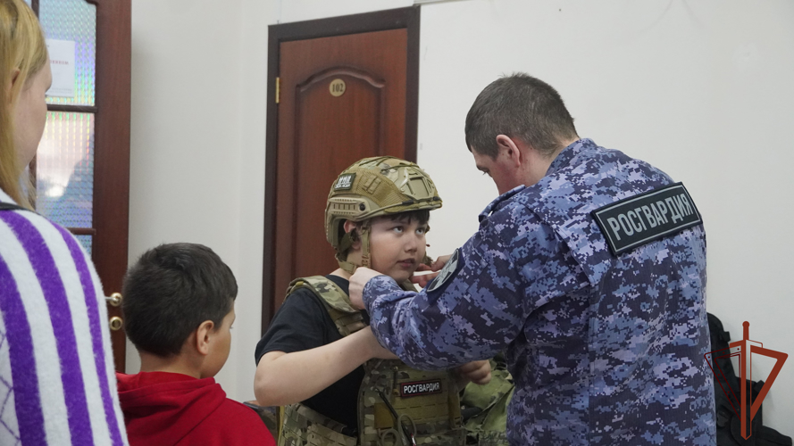 Росгвардейцы обеспечили безопасность во время проведения всероссийской акции «Ночь музеев» в Северо-Западных регионах страны