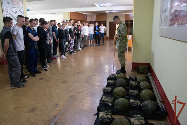 В центре подготовки личного состава Центрального округа Росгвардии прошла акция «День призывника»