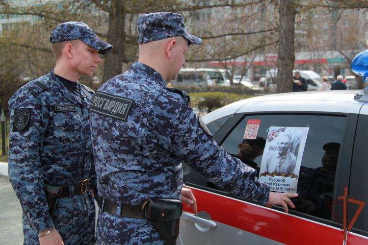 Ко всероссийской акции «Бессмертный автополк» присоединились росгвардейцы в Сибири
