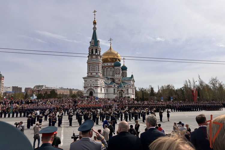 В Сибири военнослужащие и сотрудники Росгвардии приняли участие в торжественных шествиях посвящённых 79-й годовщине Победы 