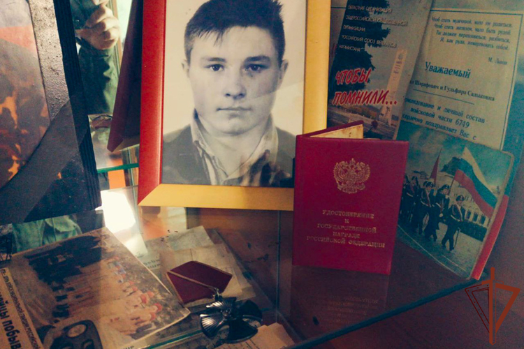 Росгвардейцы оказали помощь семье погибшего бойца отряда специального назначения «Ермак»