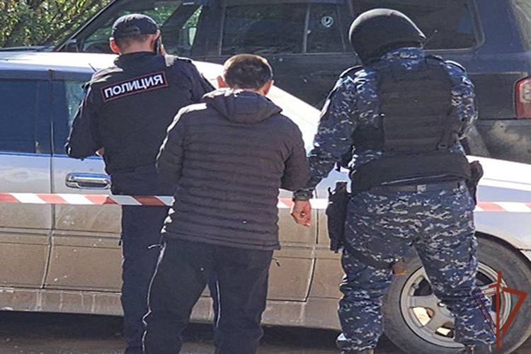 Сотрудники Росгвардии задержали стрелявшего с балкона жилого дома жителя Якутска  