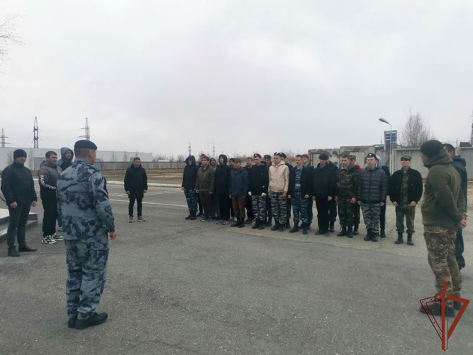 Сотрудники Росгвардии проводят патриотические мероприятия с уральской молодежью