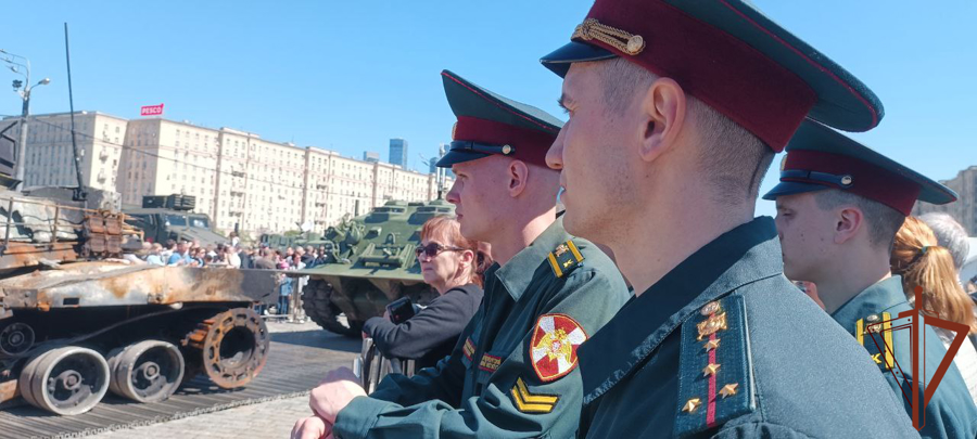 Курсанты Санкт-Петербургского военного института Росгвардии посетили выставку трофейной техники и Музей Победы