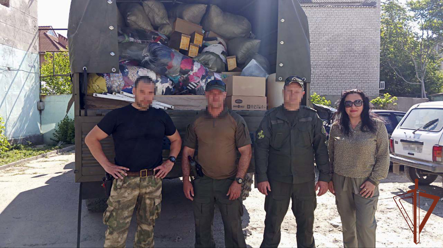 Росгвардейцы доставили гуманитарную помощь жителям Херсонской области