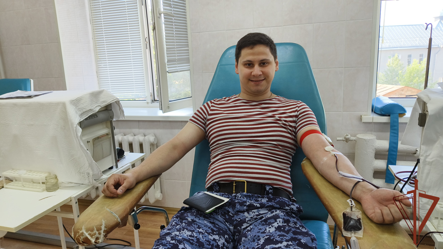   В ведомственной акции «От сердца к сердцу» приняли участие росгвардейцы из Пскова