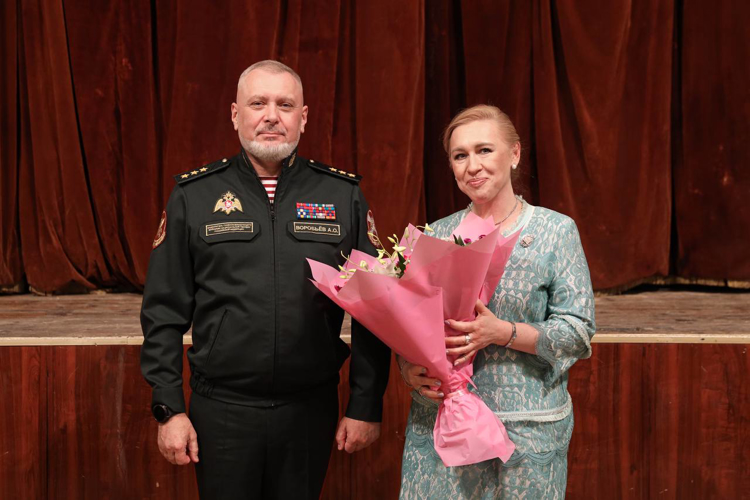 Генерал-полковник Алексей Воробьев вручил государственные награды работникам культуры и искусства Росгвардии 
