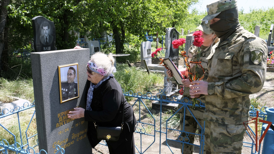 Просьбу бывшей узницы концлагерей выполнили росгвардейцы в Херсонской области