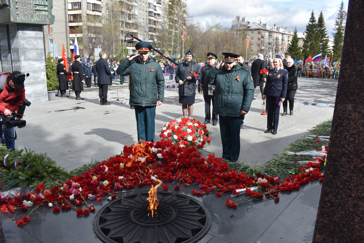 Представители Росгвардии возложили цветы к мемориалам Великой Отечественной войны на Урале