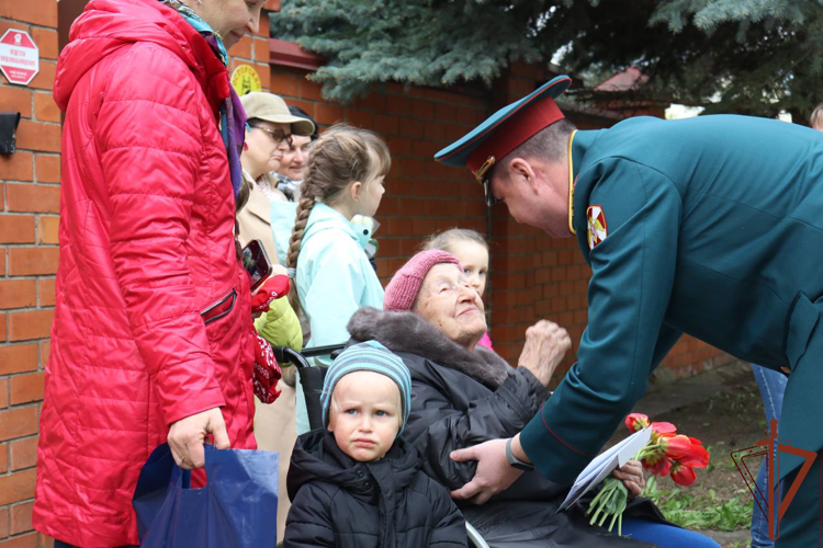 Главный военный клинический госпиталь войск национальной гвардии Российской Федерации присоединился к акции  «Парад у дома Ветерана»  
