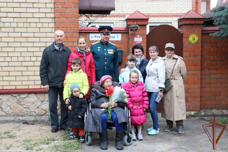 Главный военный клинический госпиталь войск национальной гвардии Российской Федерации присоединился к акции  «Парад у дома Ветерана»  