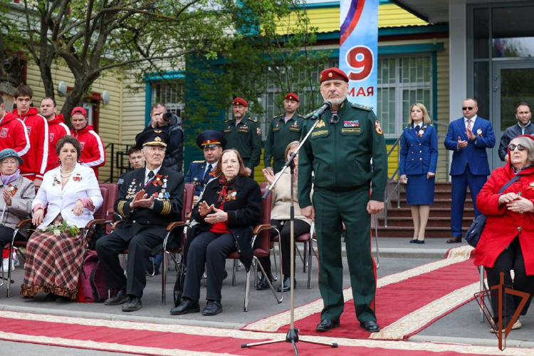 Заместитель директора Росгвардии генерал-полковник Алексей Воробьев поприветствовал участников патриотического конкурса в Центре спорта и образования «Самбо-70»
