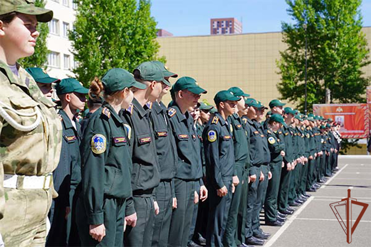 В центре профессиональной подготовки сотрудников вневедомственной охраны Росгвардии прошло мероприятие принятия присяги курсантами подшефного колледжа