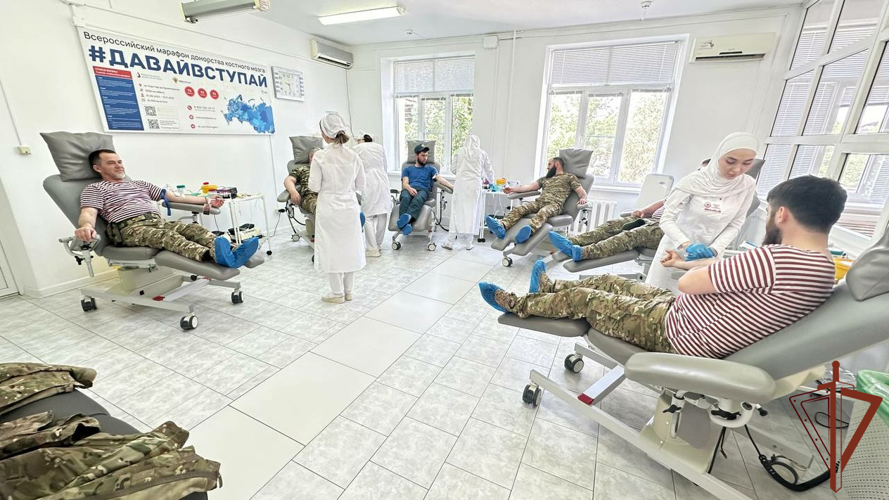 Более 60 росгвардейцев сдали донорскую кровь в Грозном