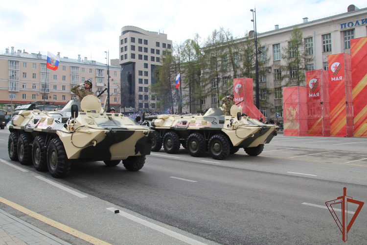 ВОЕННОСЛУЖАЩИЕ ПЕРМСКОГО ВОЕННОГО ИНСТИТУТА ВОЙСК НАЦИОНАЛЬНОЙ ГВАРДИИ РОССИЙСКОЙ ФЕДЕРАЦИИ ПРИНЯЛИ УЧАСТИЕ В ПАРАДЕ ПОБЕДЫ НА ОКТЯБРЬСКОЙ ПЛОЩАДИ ГОРОДА ПЕРМИ.