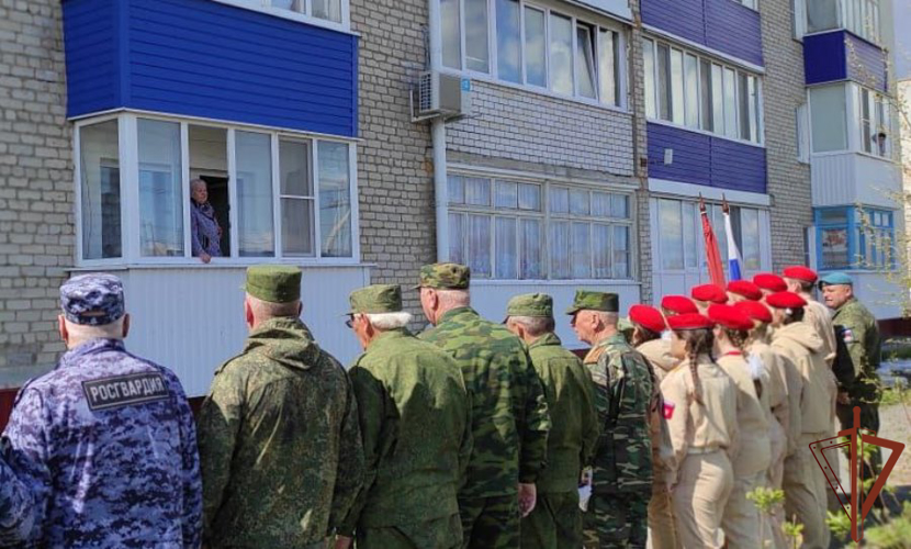 На Урале росгвардейцы поздравили с Днем Победы ветеранов Великой Отечественной войны и тружеников тыла 