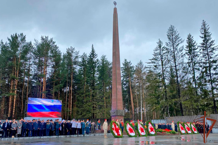 Росгвардия приняла участие в параде Победы в Екатеринбурге