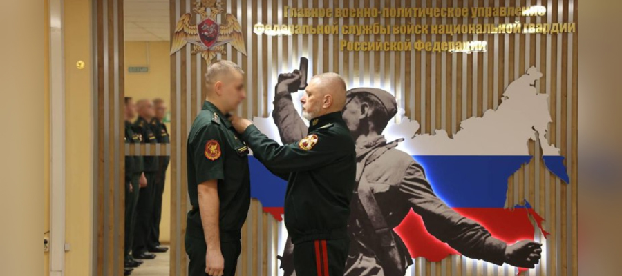 Генерал-полковник Алексей Воробьёв вручил награды командно-преподавательскому составу факультета Росгвардии Общевойсковой академии 