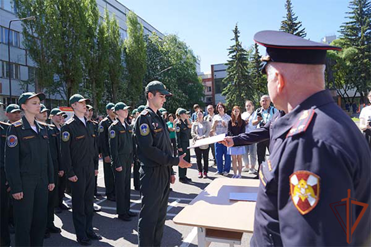 В центре профессиональной подготовки сотрудников вневедомственной охраны Росгвардии прошло мероприятие принятия присяги курсантами подшефного колледжа 