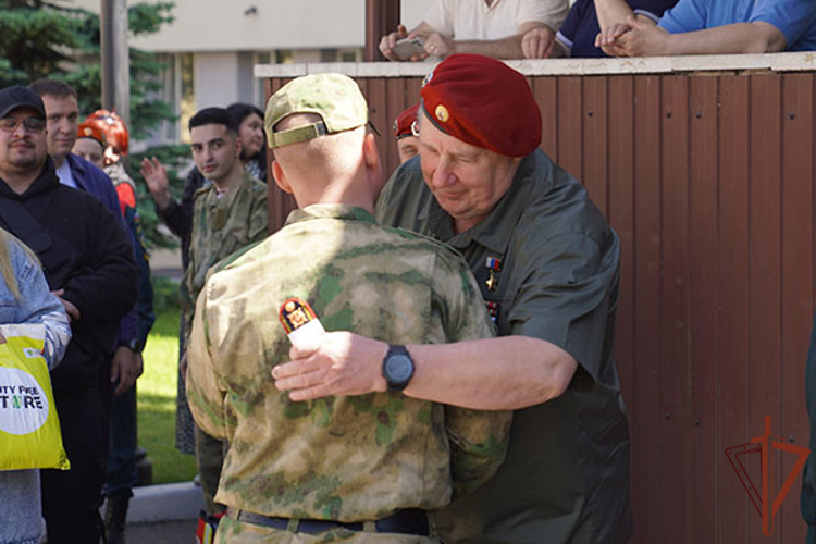 В центре профессиональной подготовки сотрудников вневедомственной охраны Росгвардии прошло мероприятие принятия присяги курсантами подшефного колледжа 
