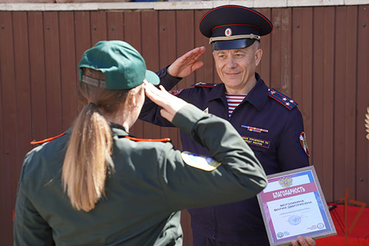 В центре профессиональной подготовки сотрудников вневедомственной охраны Росгвардии прошло мероприятие принятия присяги курсантами подшефного колледжа 