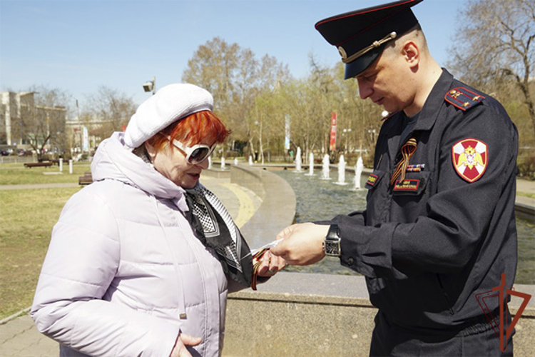 На Дальнем Востоке росгвардейцы провели акцию «Георгиевская ленточка»