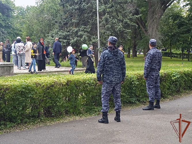 Росгвардия обеспечила общественную безопасность при праздновании Дня Великой Победы на Северном Кавказе