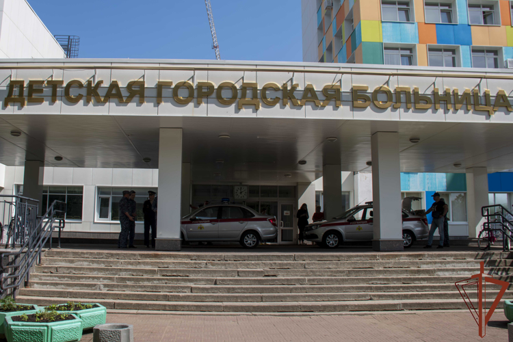 К ведомственной акции «Дорогою добра» присоединились росгвардейцы из Петербурга