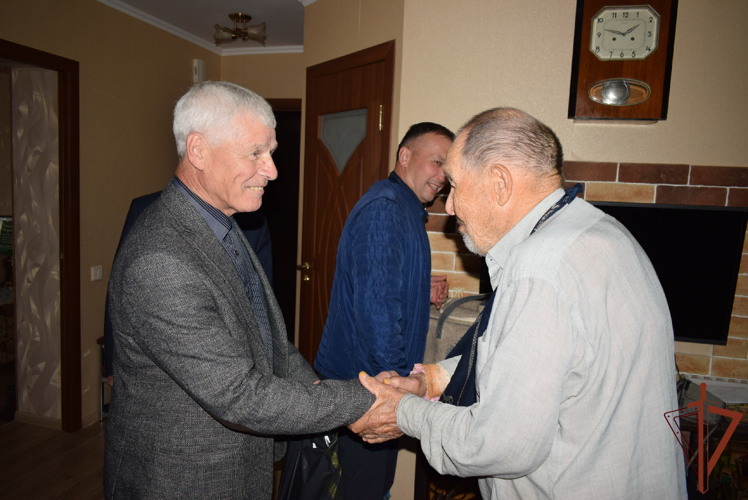 В Казани росгвардейцы поздравили с 97-летием участника Великой Отечественной войны  