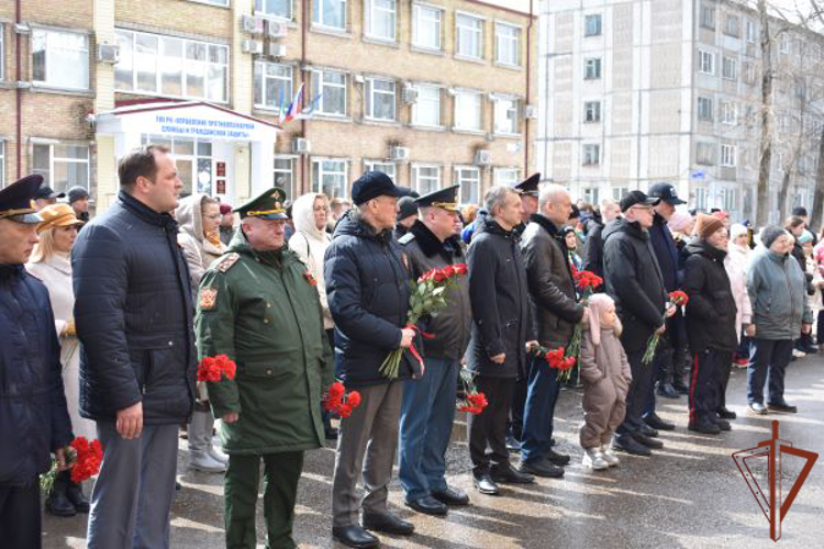 В Сыктывкаре увековечили память офицера Росгвардии, погибшего в ходе специальной военной операции