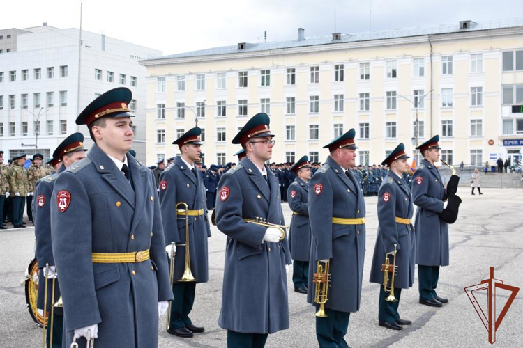Более 450 росгвардейцев и боевая техника завершили подготовку к парадам Победы на северо-западе страны