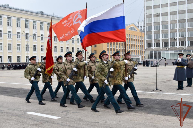 Более 450 росгвардейцев и боевая техника завершили подготовку к парадам Победы на северо-западе страны