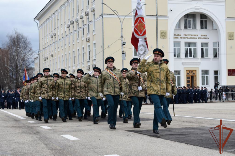 Более 450 росгвардейцев и боевая техника завершили подготовку к парадам Победы на северо-западе страны