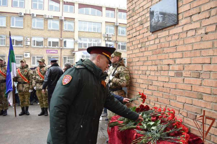 В Сыктывкаре увековечили память офицера Росгвардии, погибшего в ходе специальной военной операции