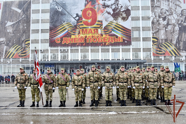 Росгвардейцы приняли участие в Парадах Победы на северо-западе страны