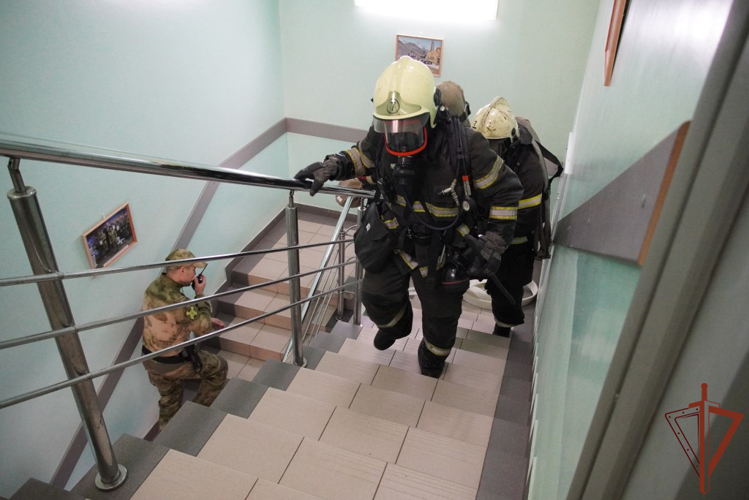 Совместное пожарно-тактическое занятие Росгвардии и МЧС прошло в Чувашии