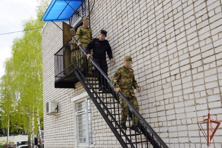 Совместное пожарно-тактическое занятие Росгвардии и МЧС прошло в Чувашии
