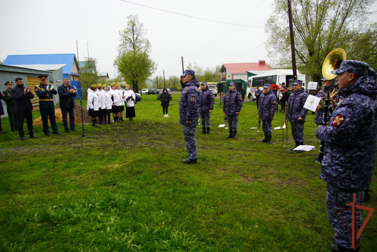 Военный оркестр «Волжские берега» поздравил ветеранов Великой Отечественной войны с Днем Победы