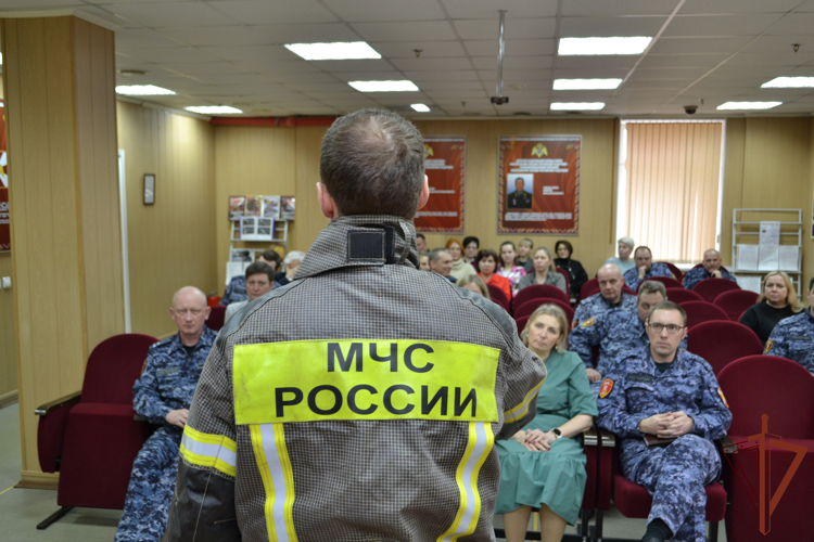 Межведомственные пожарно-тактические учения Росгвардии и МЧС прошли в Мурманске