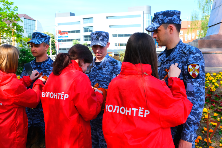 Росгвардейцы присоединились к Всероссийской акции «Георгиевская ленточка» в Северо-Западных регионах страны