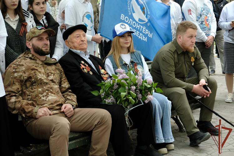 Росгвардейцы провели в Дагестане персональный парад для ветерана Великой Отечественной войны