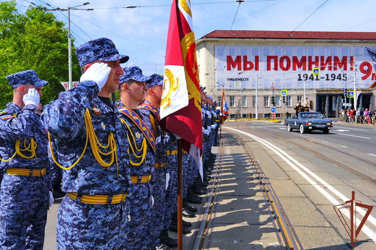 Росгвардейцы приняли участие в Парадах Победы на северо-западе страны