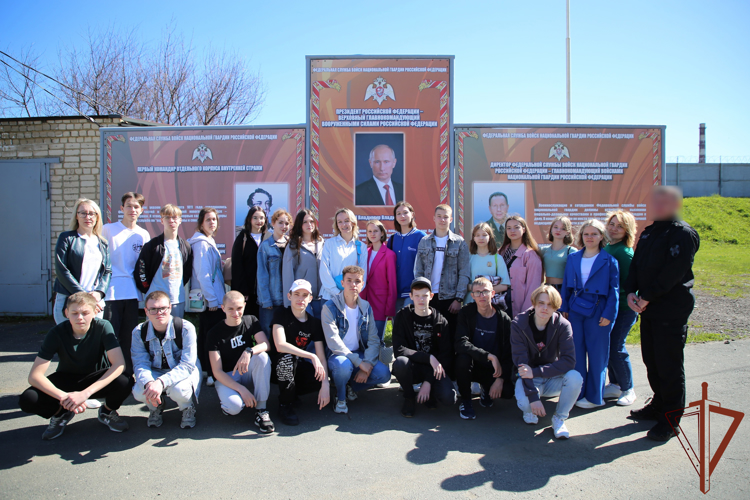 Патриотические мероприятия для школьников провели росгвардейцы в Приволжье
