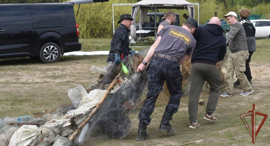 Росгвардейцы со своими семьями приняли участие в  ежегодной экологической акции «Всероссийский день без сетей» в Тюмени